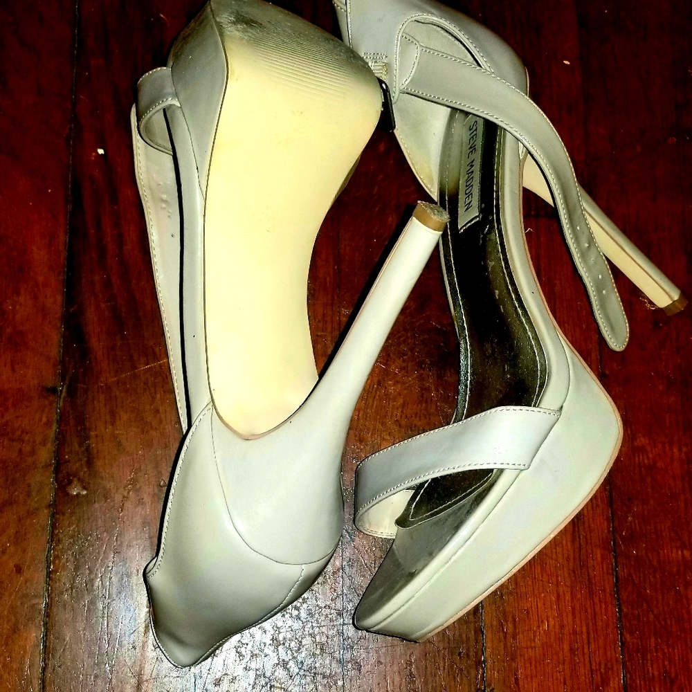Shoes - Picture 3 of 3